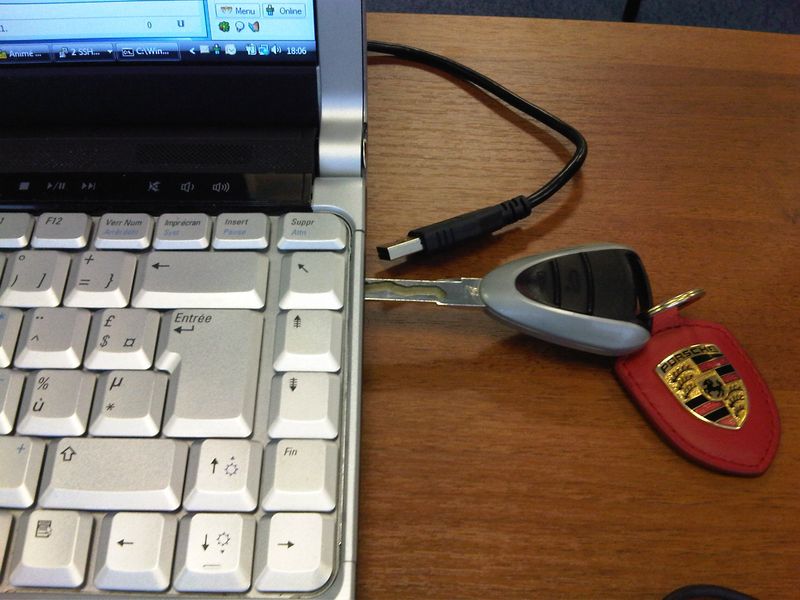 http://syn.fr/photos/Cle_USB_Porsche.jpg